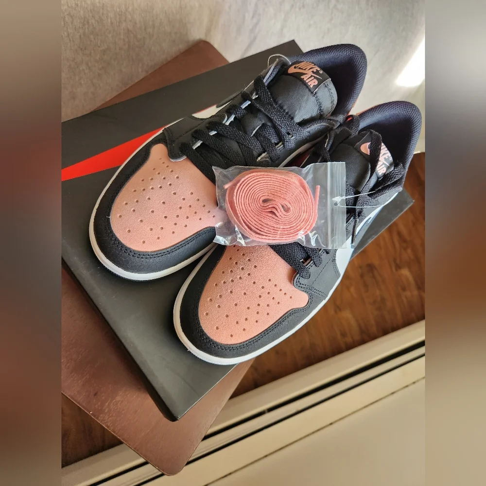 Jordan 1 Low Retro Bleached Coral - Picture 4 of 6